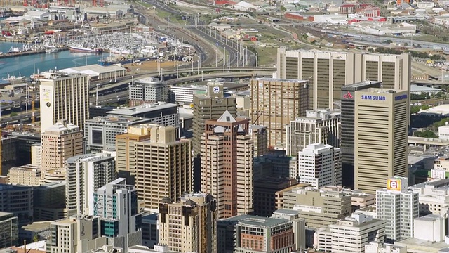 城市中心和高速公路的WS HA视图/开普敦，西开普敦，南非视频素材