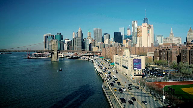 鸟瞰图布鲁克林大桥和下曼哈顿天际线视频素材