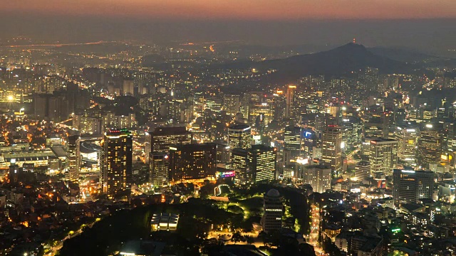首尔市朦胧的黄昏落日景象。时间流逝视频素材