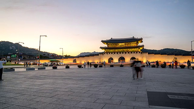 夕阳西下，汉城庆福冈城堡光华门的4k时间间隔视频素材