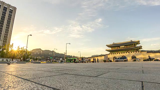 首尔庆福冈城堡光华门的日落场景。4k时间间隔视频素材