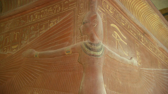 图坦卡蒙墓内的雕刻和象形绘画/埃及视频素材
