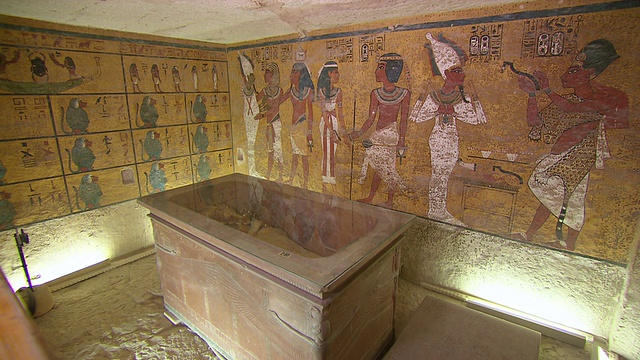 MS PAN图坦卡蒙墓中的墓室和象形文字绘画/埃及视频素材