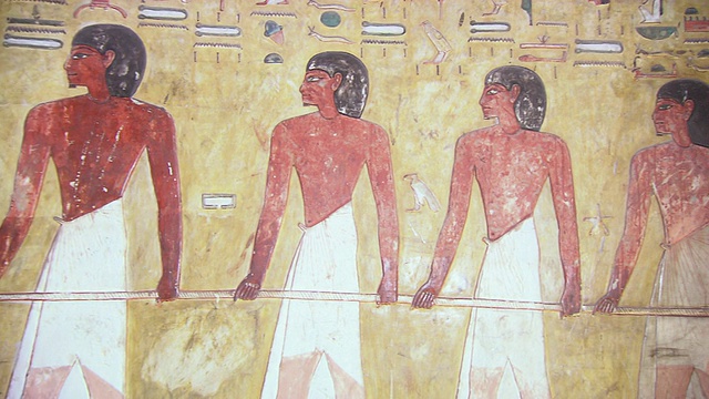潘女士在埃及塞提墓中的象形文字绘画视频素材