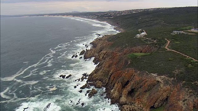 从莫塞尔湾到尖峰角的海岸线-鸟瞰图-西开普敦，南非视频素材