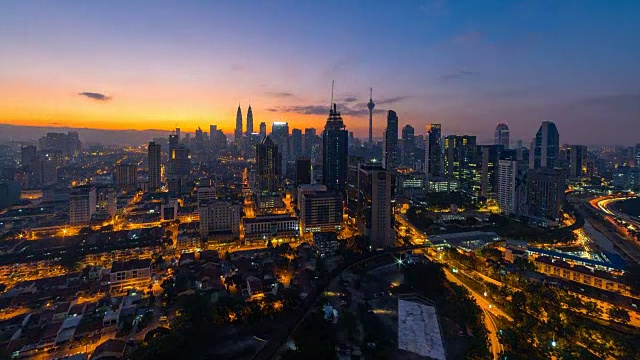 2016年，在马来西亚吉隆坡看到日偏食。向上平移摄像机运动视频素材