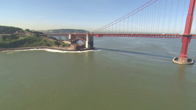 金门大桥横跨旧金山湾。视频下载