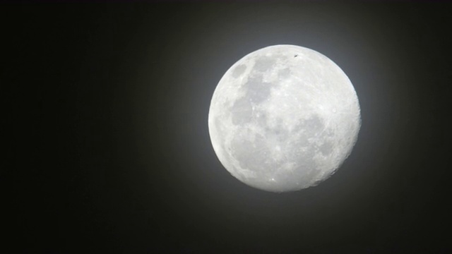 这是夜空中满月的照片视频素材