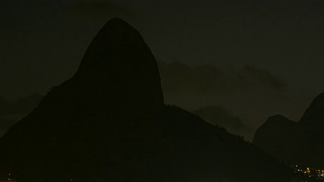 里约热内卢 Dois IrmÌ £ os 山的延时摄影视频素材