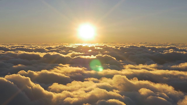 富士山山顶的日出和海云视频下载