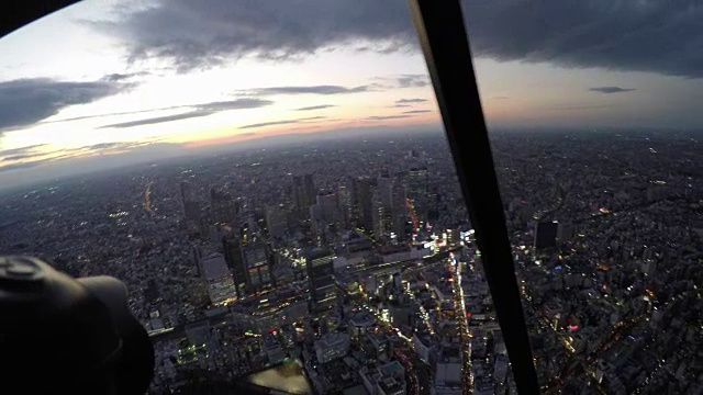 直升机PoV东京(新宿地区)视频素材