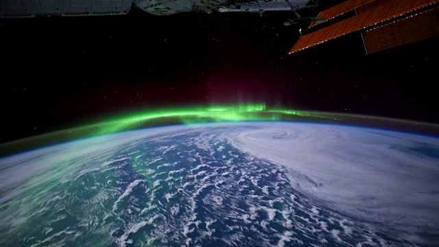 来自国际空间站的地球:印度洋上空的南极光视频素材