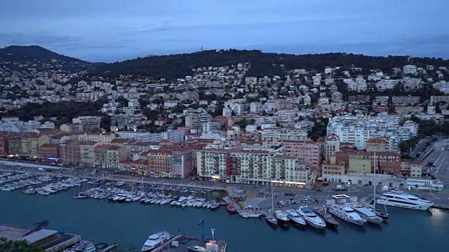 尼斯码头法国里维埃拉法国夜晚的摇摄视频素材