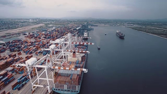 工业港口集装箱航拍视频下载