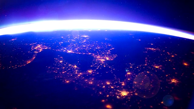 国际空间站在欧洲之光上看到的北极光。微妙的耀斑和运动效果。视频素材