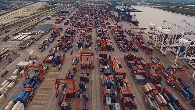 海运集装箱港口-鸟瞰图视频下载