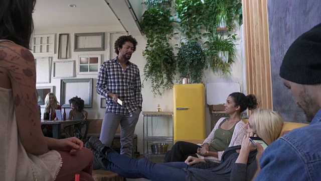蒙太奇-潮人创业小型企业团队集体头脑风暴会议视频素材