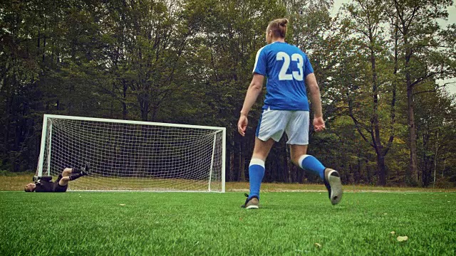 足球运动员罚进一球视频下载