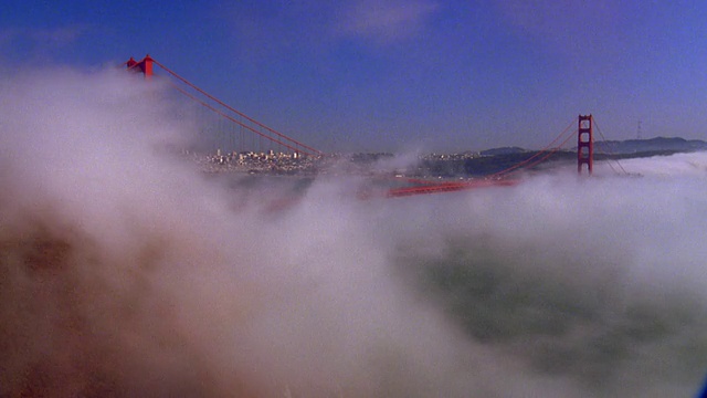 时间流逝的雾移动在旧金山湾和金门大桥从马林岬/加利福尼亚视频素材