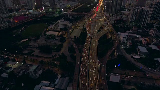 曼谷摩天大楼灯光的空中夜景视频素材