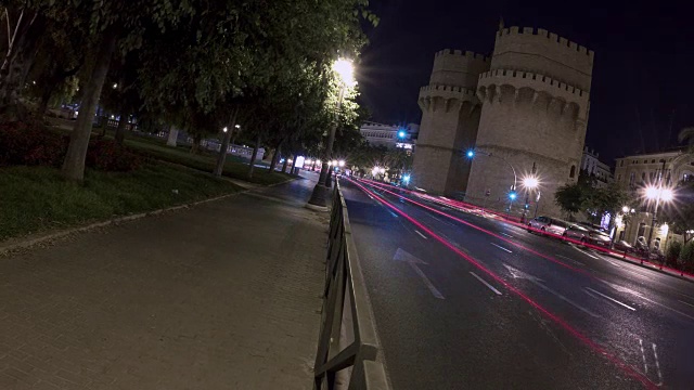 巴伦西亚城塞拉诺塔的夜景视频素材