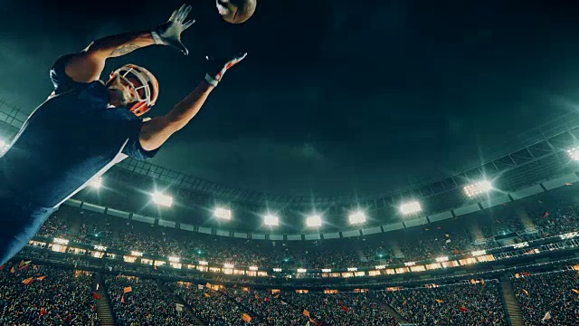 美国足球运动员拿着球跳起来视频素材