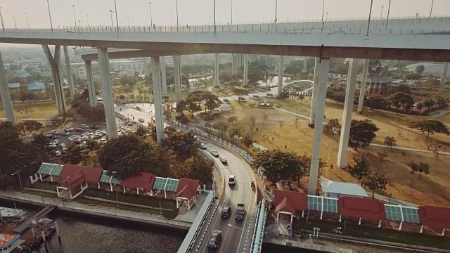 桥上空中交通视频下载