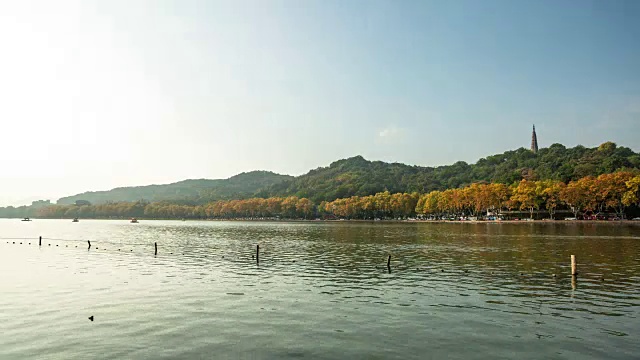4K延时:中国杭州，北山路及其在西湖的倒影视频下载