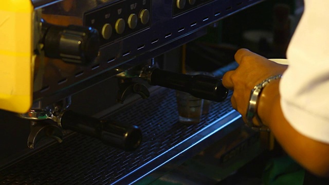 咖啡师咖啡机制作咖啡准备服务视频下载