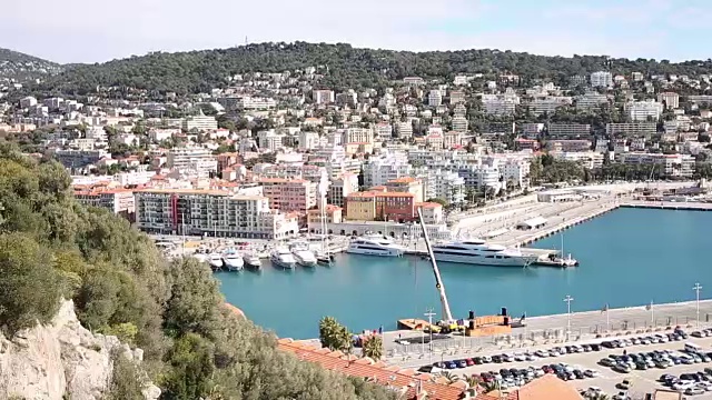 法国里维埃拉尼斯码头的摇摄视频素材