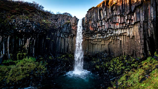 冰岛的斯瓦提福斯瀑布-慢镜头视频下载