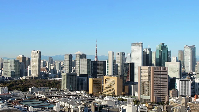 阳光明媚的东京大厦和富士山视频下载