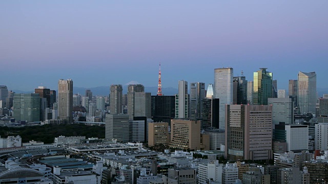 清晨的东京大厦和富士山视频下载
