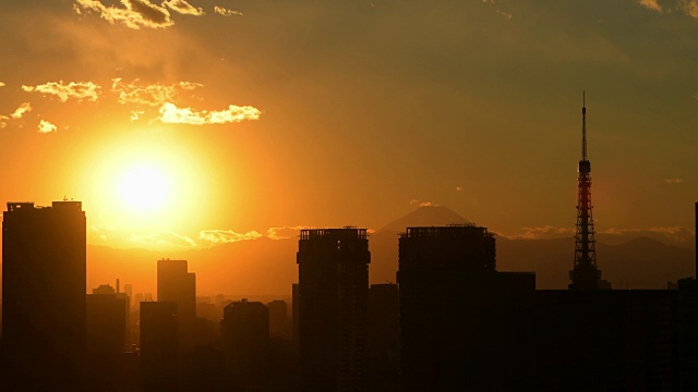 日落时分的东京塔和富士山视频下载