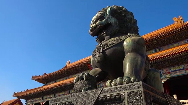 北京紫禁城的獅子雕像視頻素材