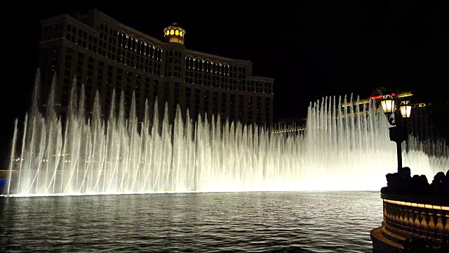 晚上的百乐宫喷泉视频下载