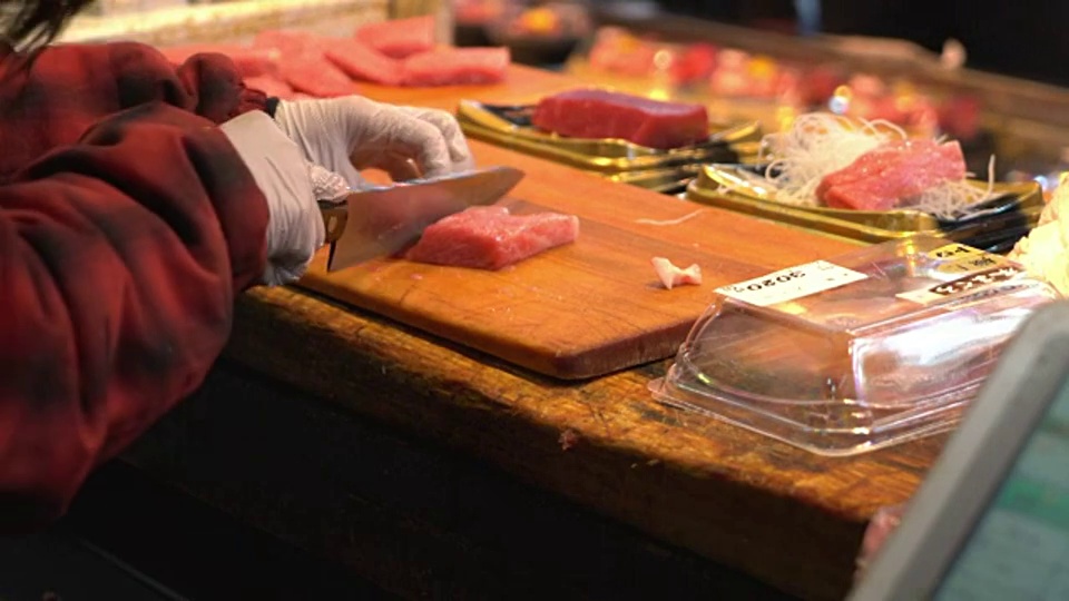 日本东京筑地鱼市的金枪鱼拍卖视频素材