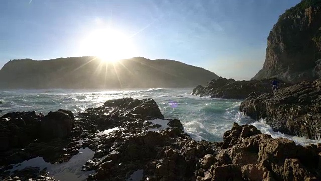 南非尼斯纳岬角上波涛汹涌的大海视频素材