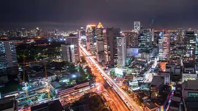 泰国曼谷市中央商务区:白天到晚上的延时视频素材