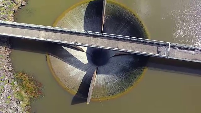 俯视下怀亚大坝，奥克兰，新西兰。视频素材