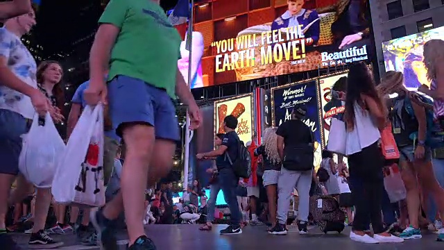 达菲广场-时代广场晚上，曼哈顿，纽约市视频素材