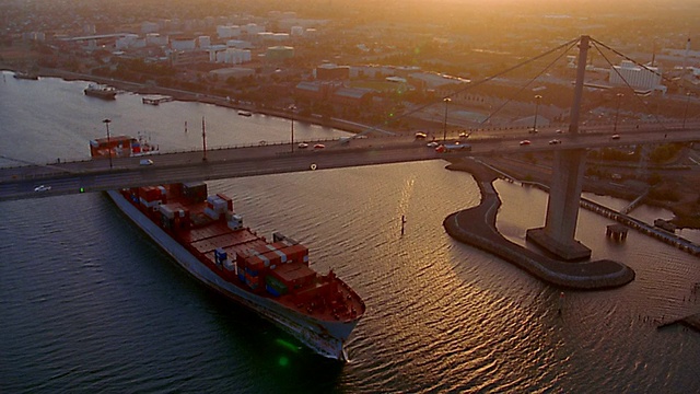 空中俯瞰西门大桥/墨尔本港区视频素材