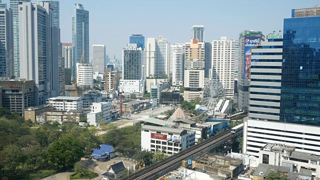 ฺฺฺ曼谷轻轨正在穿过市中心视频素材
