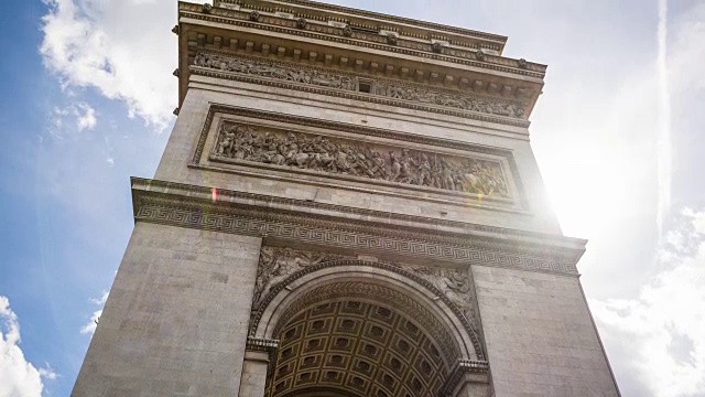仰望巴黎的凯旋门视频素材