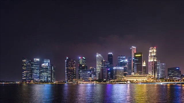 在新加坡滨海湾的夜晚视频素材