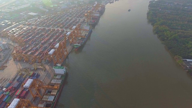 工业港鸟瞰图视频素材