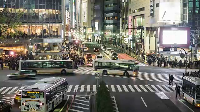 穿过东京涩谷大街视频素材