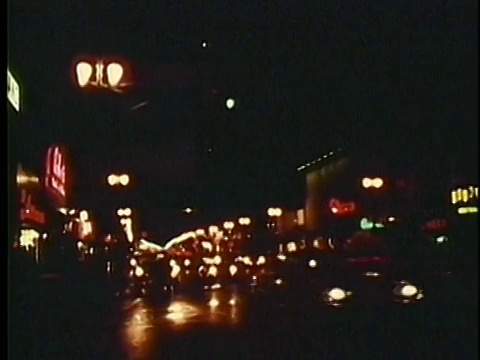 WS，晚上的街景，1960年代，底特律，密歇根州，美国视频素材