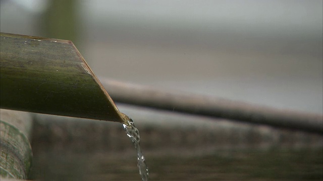水从竹管落下，日本京都视频素材