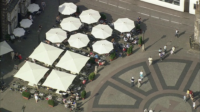 空中户外咖啡馆，城市广场，不来梅，德国视频下载